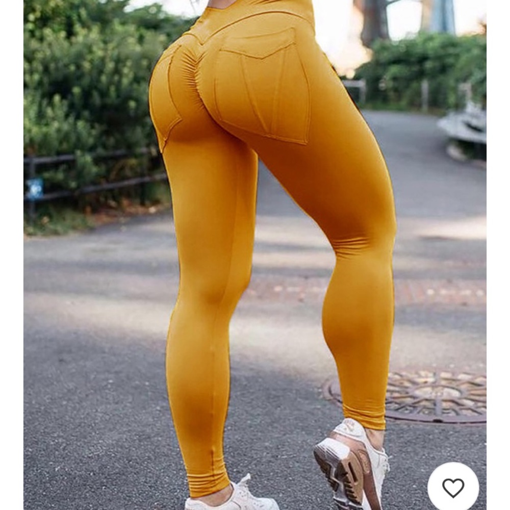 Booty lifting leggings size M